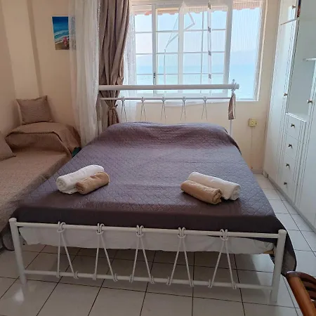 On The I - Beachfront Family شقة Corinth