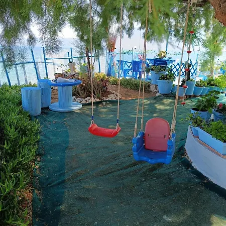 On The I - Beachfront Family شقة Corinth