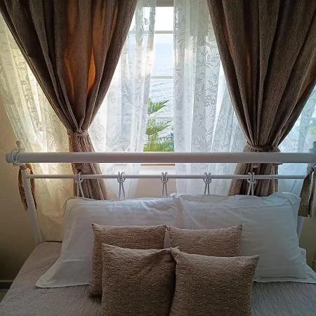 On The I - Beachfront Family شقة Corinth