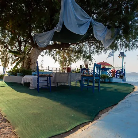 شقة On The I - Beachfront Family Corinth