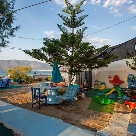 On The I - Beachfront Family شقة Corinth