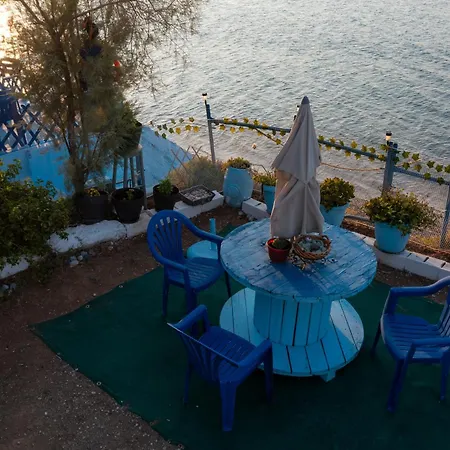 On The I - Beachfront Family شقة Corinth