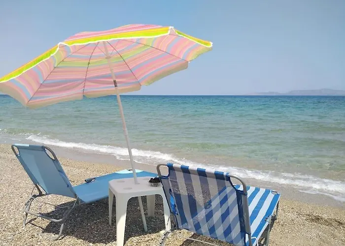 Lägenhet On The I - Beachfront Family Corinth